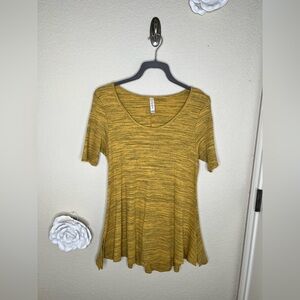 NTM LuLaRoe Perfect T Mustard Heathered Swing Top Side Slit Half Sleeve Large